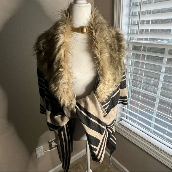 NWT Merona shawl with faux fur collar - Picture 10 of 16